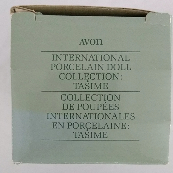 Avon International Porcelain Collection Tasime Dol - Picture 4 of 8